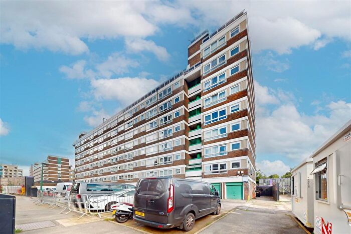2 Bedroom Flat To Rent In York Way Estate, London, N7