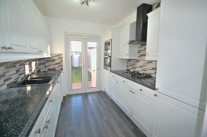 3 Bedroom Detached House To Rent In Bramblewood Close, Carshalton, Surrey, SM5