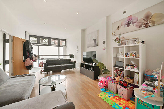 2 Bedroom Flat To Rent In Blackstock Road, London, N5