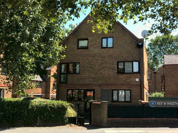 4 Bedroom Semi-Detached House To Rent In Redriff Road, London, SE16