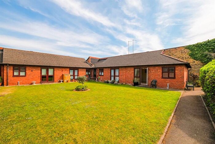 1 Bedroom Bungalow For Sale In Westleigh Court, Nightingale Lane, Wanstead, E11