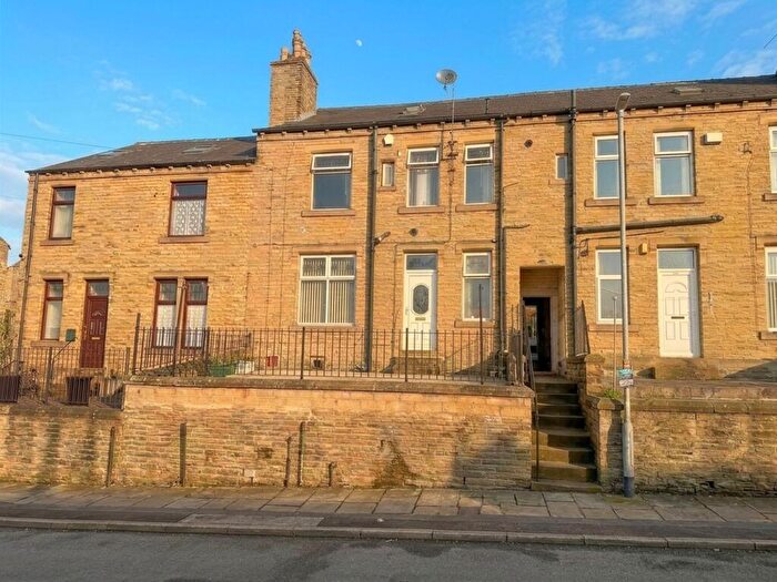 2 Bedroom Terraced House For Sale In Thorne Road, Huddersfield, HD1