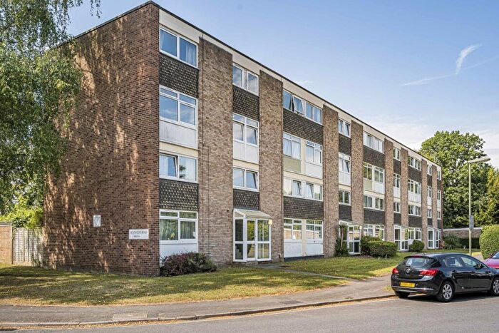 3 Bedroom Apartment To Rent In St Vincent Road, Walton On Thames, Surrey, KT12