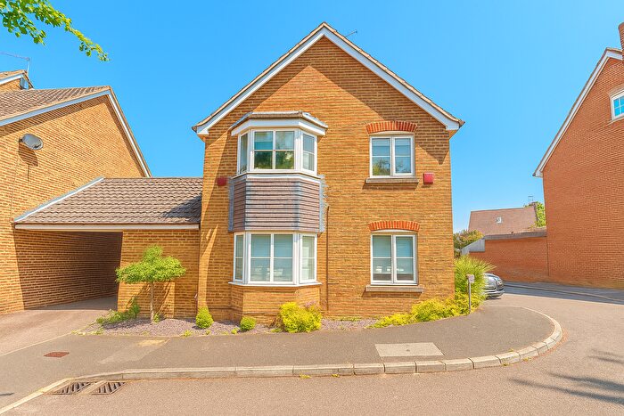 3 Bedroom Link Detached House For Sale In Bogarde Drive, Wainscott, Rochester, ME3