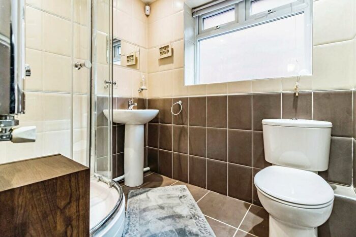 2 Bedroom Detached Bungalow To Rent In Bolton Road, Salford, M6