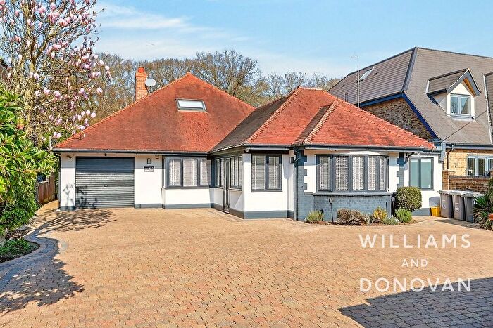 4 Bedroom Chalet For Sale In Shipwrights Drive, Thundersley, SS7