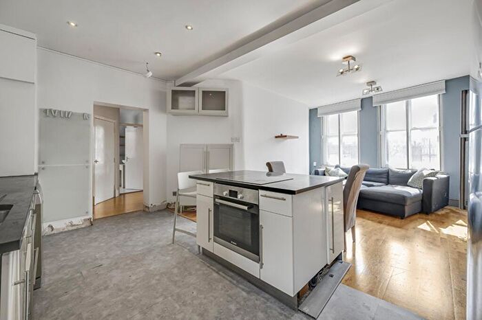 3 Bedroom Flat For Sale In Essex Road, Islington, London, N1