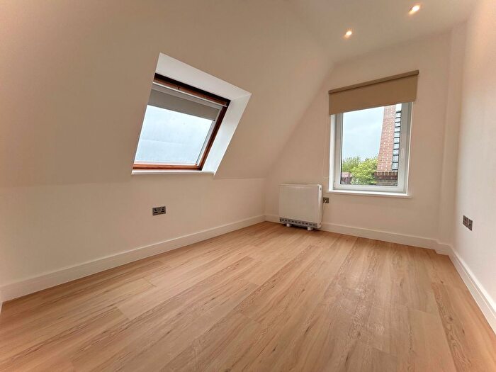 2 Bedroom Flat To Rent In Manor Road, Greenview House, SM6