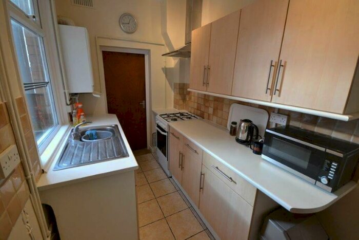 3 Bedroom Terraced House To Rent In Welford Road, Leicester, LE2
