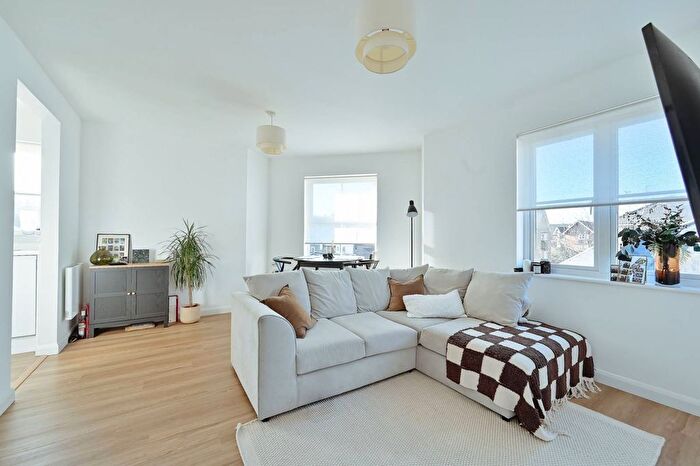 2 Bedroom Flat To Rent In Fourdrinier Way, Hemel Hempstead, HP3