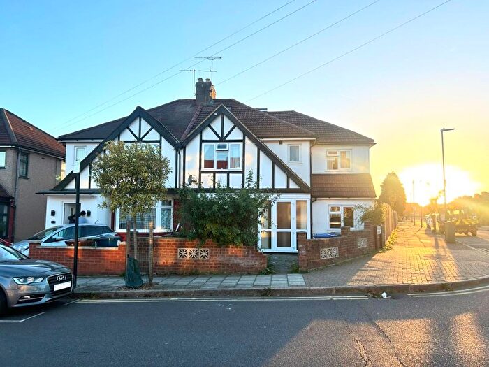 3 Bedroom Flat To Rent In The Chase, Edgware, HA8