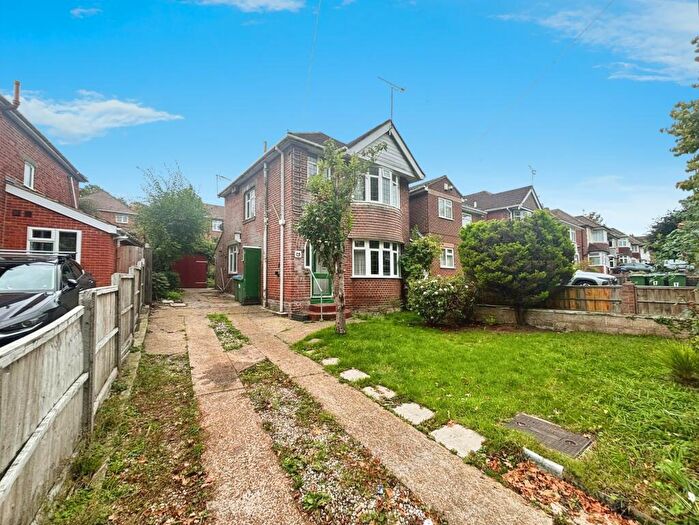 3 Bedroom Detached House For Sale In Bitterne, Southampton, SO18