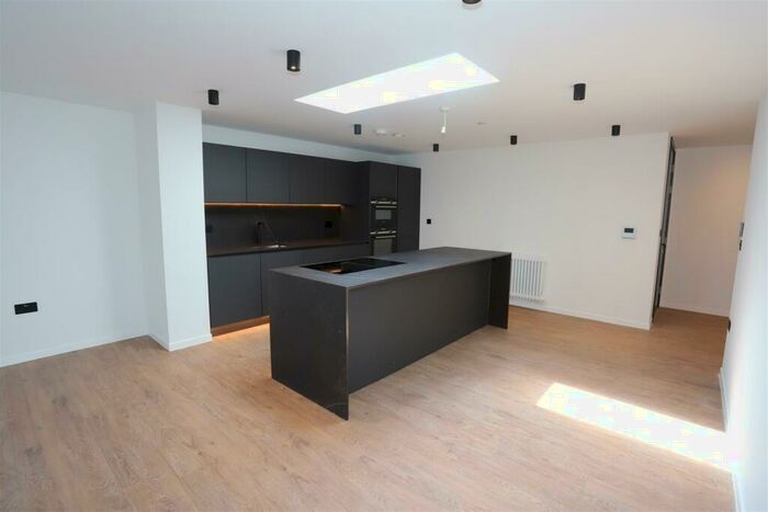 2 Bedroom Apartment To Rent In Canal Wharf House, Castlefield, M15