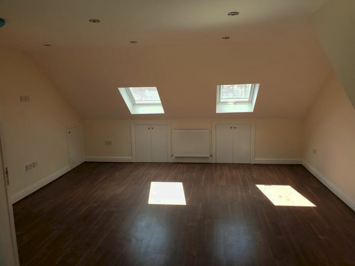 3 Bedroom Flat To Rent In Greenford Road, London, UB6