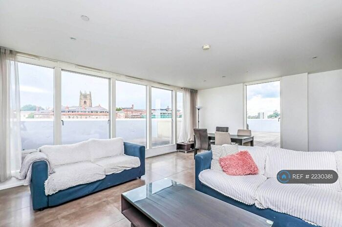 3 Bedroom Flat To Rent In Nottingham One Entrance A, Nottingham, NG1