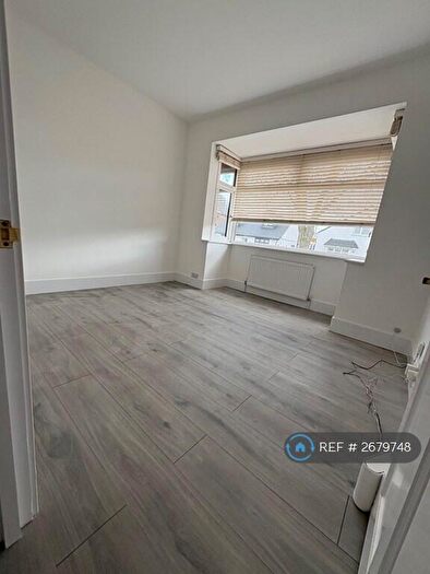 2 Bedroom Flat To Rent In Beech Avenue, Ruislip, HA4