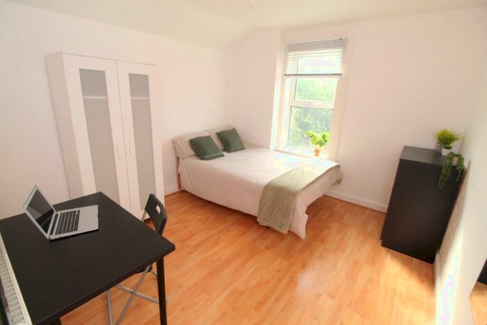 6 Bedroom Semi-Detached House To Rent In South Road, West Bridgford, NG2