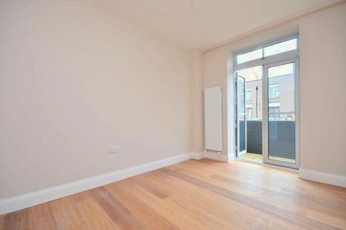 2 Bedroom Flat To Rent In Choumert Road, Peckham, London, SE15