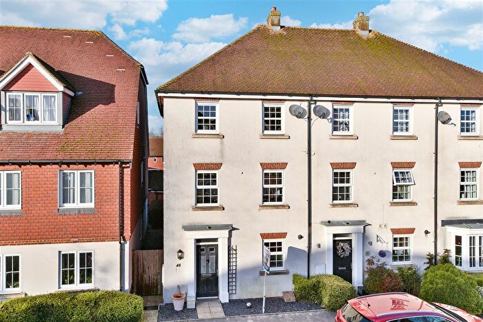 5 Bedroom End Terrace House For Sale In Brookfield Drive, Horley, Surrey, RH6