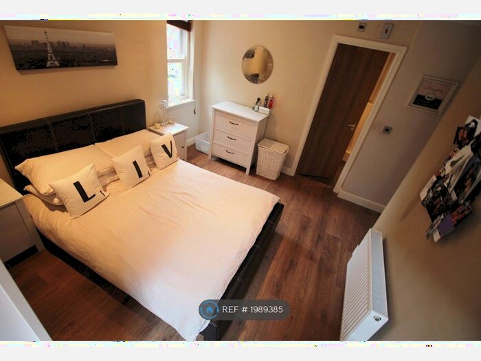 2 Bedroom Flat To Rent In Back Broomfield Crescent, Leeds, LS6