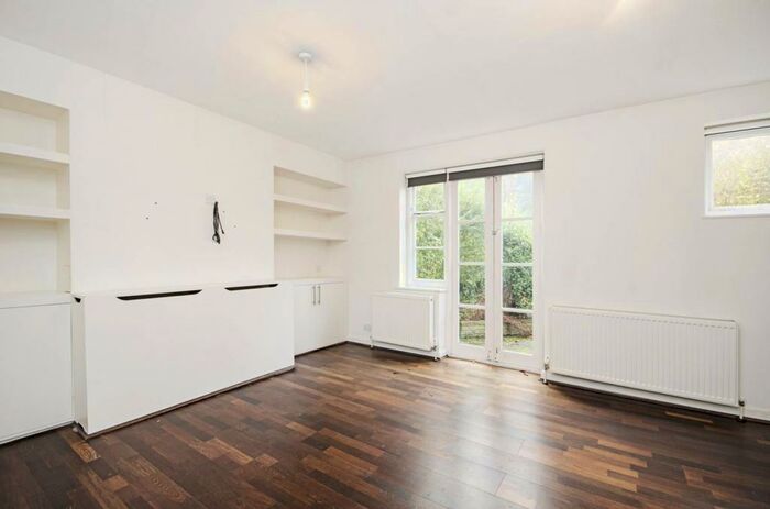 3 Bedroom Cottage To Rent In Creswick Walk, Hampstead Garden Suburb, London, NW11