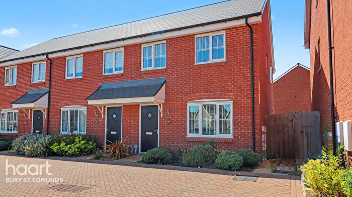 3 Bedroom End Of Terrace House For Sale In Waits Close, Bury St Edmunds, IP32