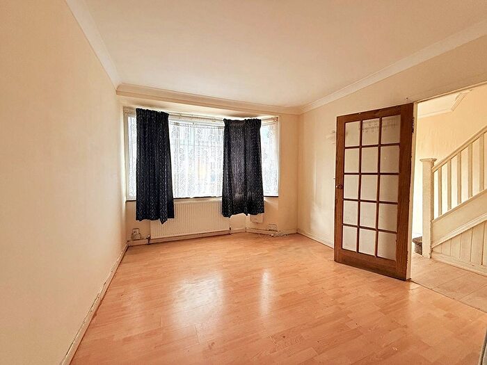 3 Bedroom Semi Detached House To Rent In Beeston Way, Feltham, TW14