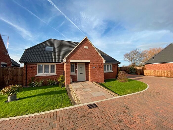 4 Bedroom Detached Bungalow For Sale In Carpenters Mews, Peterborough, PE6