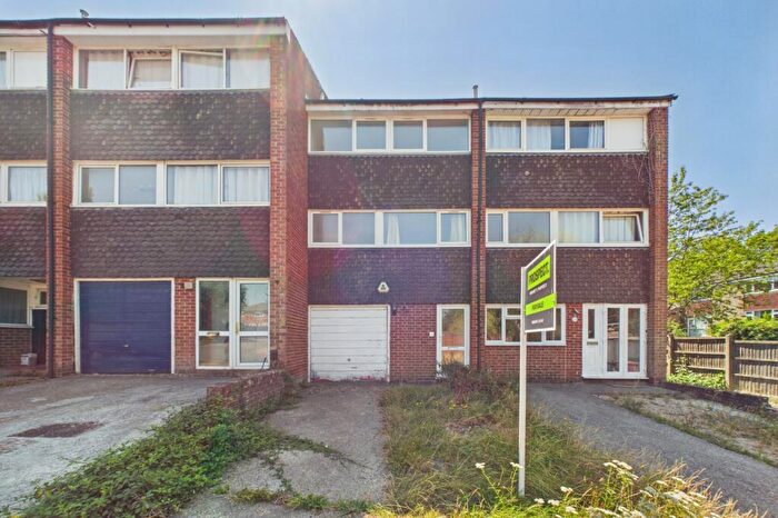 5 Bedroom Terraced House For Sale In Hillbrow, Reading, Berkshire, RG2