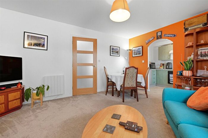 2 Bedroom Flat For Sale In Chase Court Gardens, Southchurch Village, Southend-On-Sea, Essex, SS1