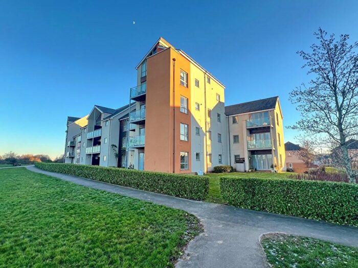2 Bedroom Apartment For Sale In Kittiwake Drive, Portishead, North Somerset, BS20
