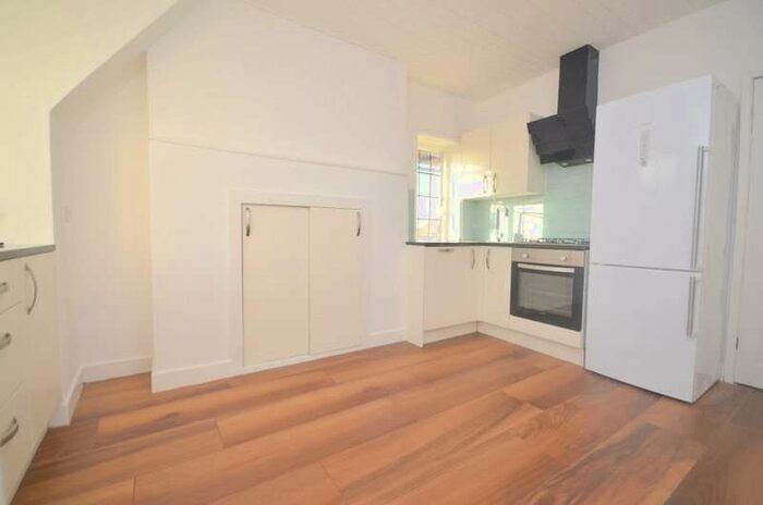 2 Bedroom Maisonette Flat To Rent In Balgores Square, Gidea Park, Essex, RM2
