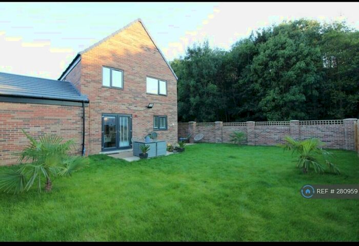 4 Bedroom Detached House To Rent In Lakeside, Doncaster, DN4