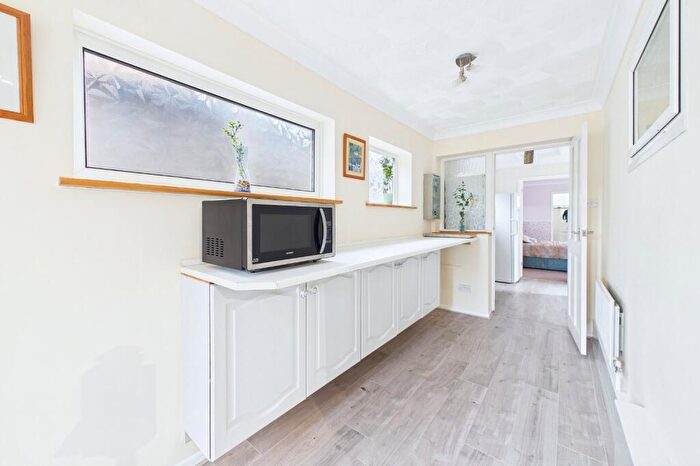 4 Bedroom Bungalow For Sale In West Way, Broadstone, Dorset, BH18 - Photo 10