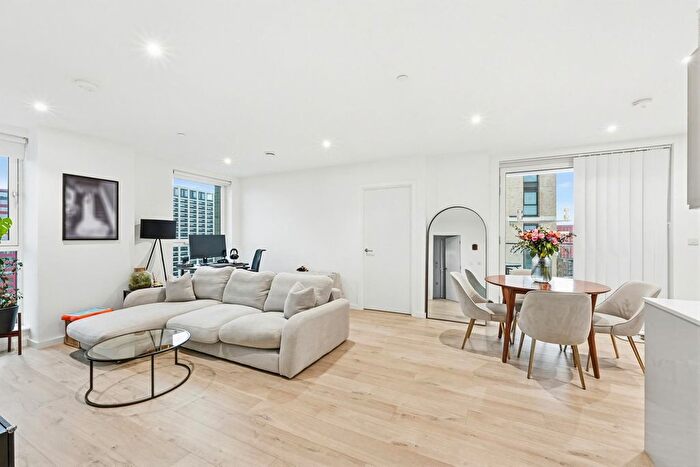 2 Bedroom Flat For Sale In Falconbrook Gardens, Silvertown Way, E16