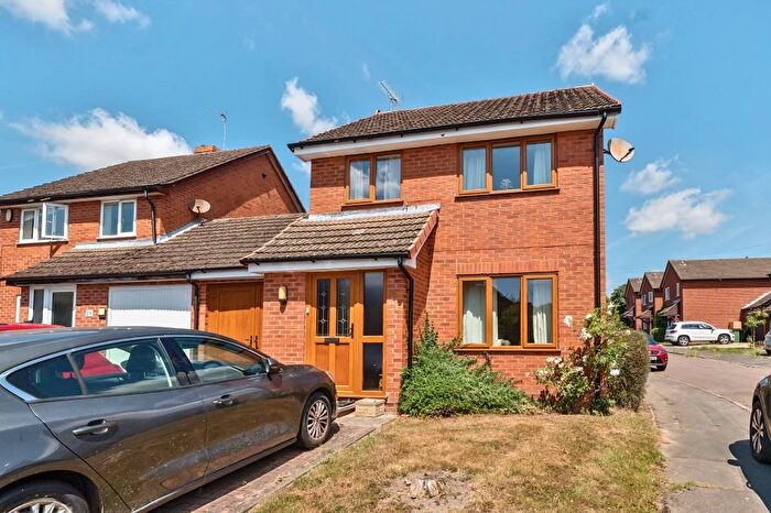 3 Bedroom Link Detached House For Sale In Kings Orchard, Brightwell-Cum-Sotwell, Wallingford, OX10