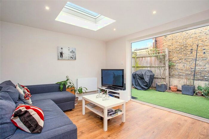2 Bedroom Flat To Rent In Strathleven Road, London, SW2