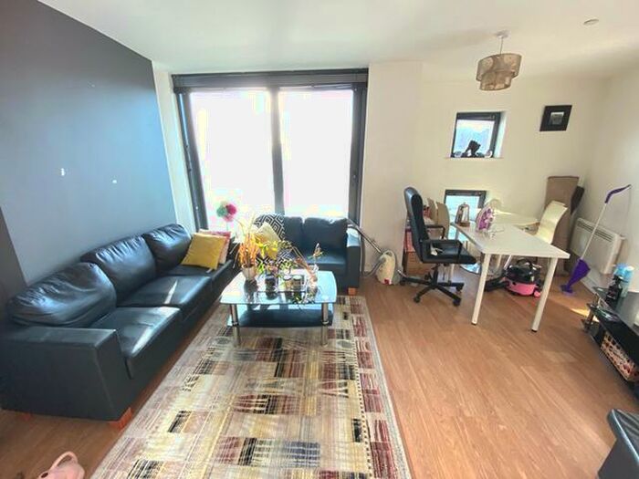 2 Bedroom Apartment To Rent In Skyline, Leeds, LS9