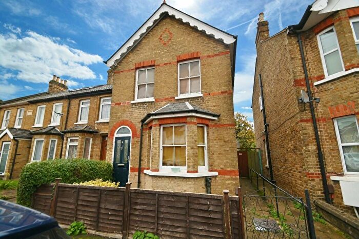3 Bedroom Detached House To Rent In Elmhurst Road, Slough, Berkshire, SL3