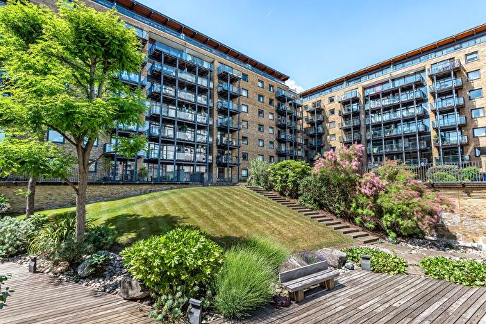 2 Bedroom Flat To Rent In Berglen Court, Branch Road, London, E14