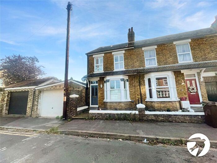 4 Bedroom House To Rent In Belmont Road, Sittingbourne, Kent, ME10