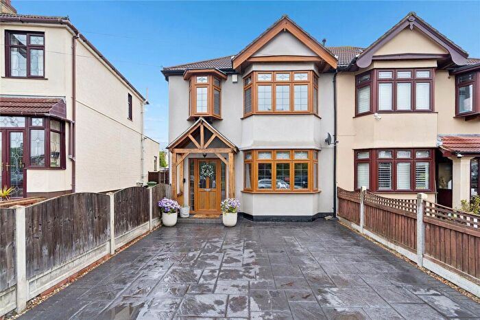 3 Bedroom Semi-Detached House For Sale In Westland Avenue, Hornchurch, RM11