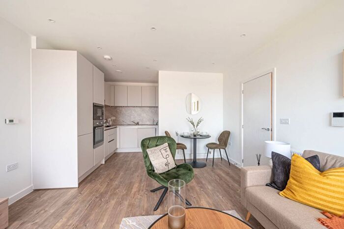 1 Bedroom Flat To Rent In Ridgeway Views, Mill Hill, NW7