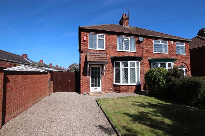 3 Bedroom Semi-Detached House For Sale In Dugard Road, Grimsby, DN35