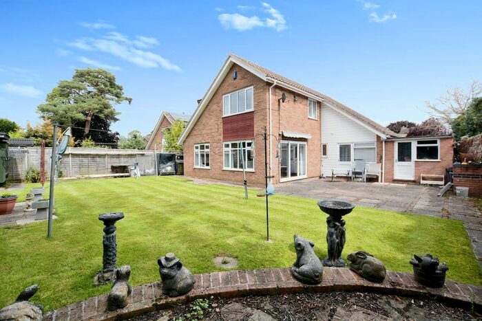 3 Bedroom Detached House For Sale In Middle Street, Nether Heyford, Northampton, NN7