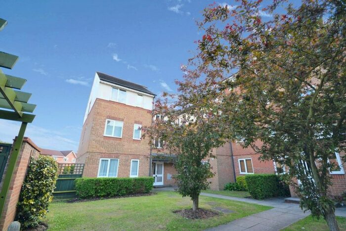 2 Bedroom Flat To Rent In Pioneer Way, Watford, WD18