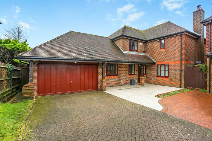 5 Bedroom Detached House To Rent In Hawthorn Close, Banstead, SM7