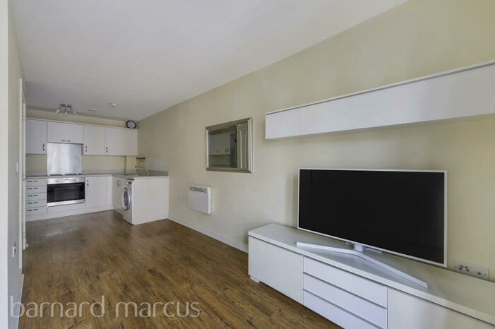 1 Bedroom Apartment To Rent In Schoolgate Drive, Morden, SM4