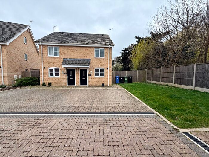 2 Bedroom Semi Detached House To Rent In Glebe Crescent, Lowestoft, NR32
