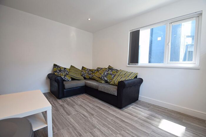 2 Bedroom Flat To Rent In City Road, Roath, CF24